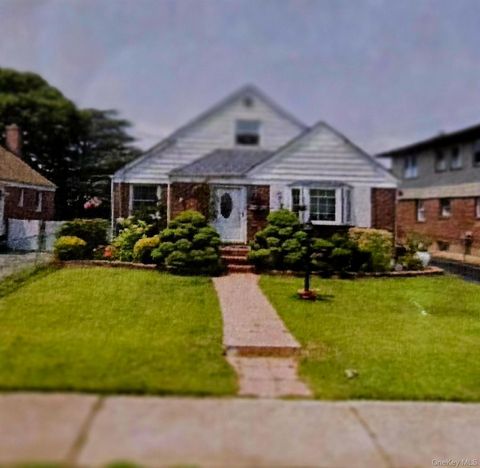 Photo of 60 Liberty Boulevard, Valley Stream, NY 11580 (MLS # 968144)