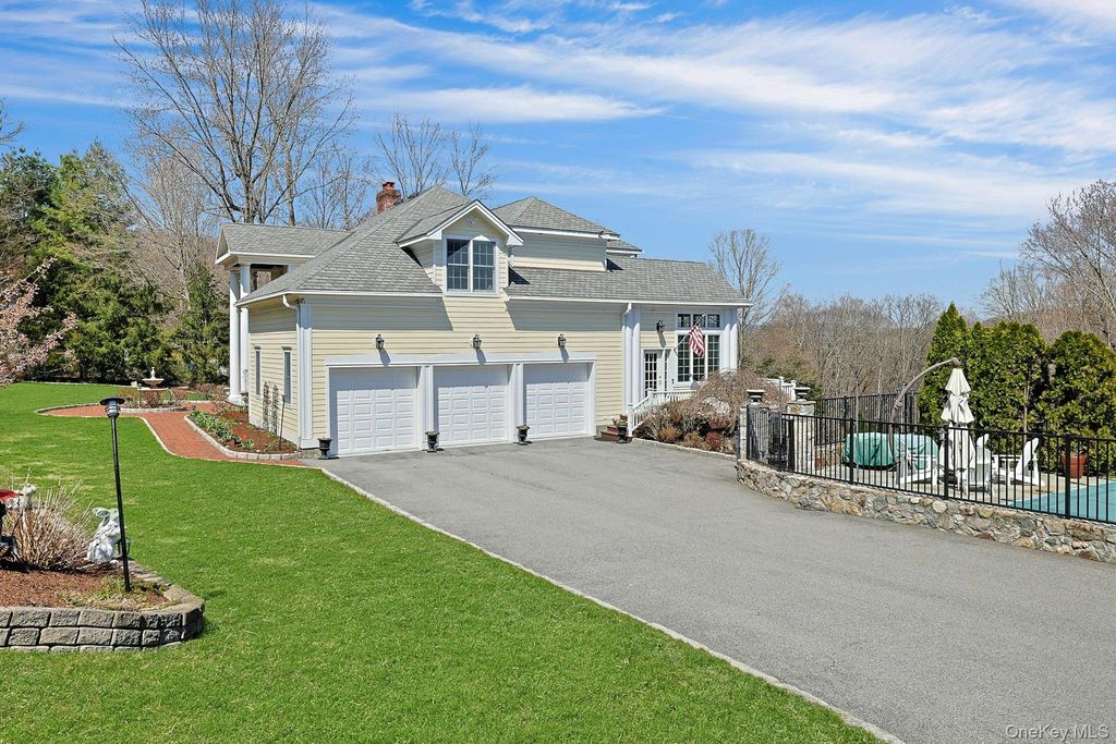 Photo of 350 Wooded Hill Court, Chappaqua, NY 10514 (MLS # 973339)