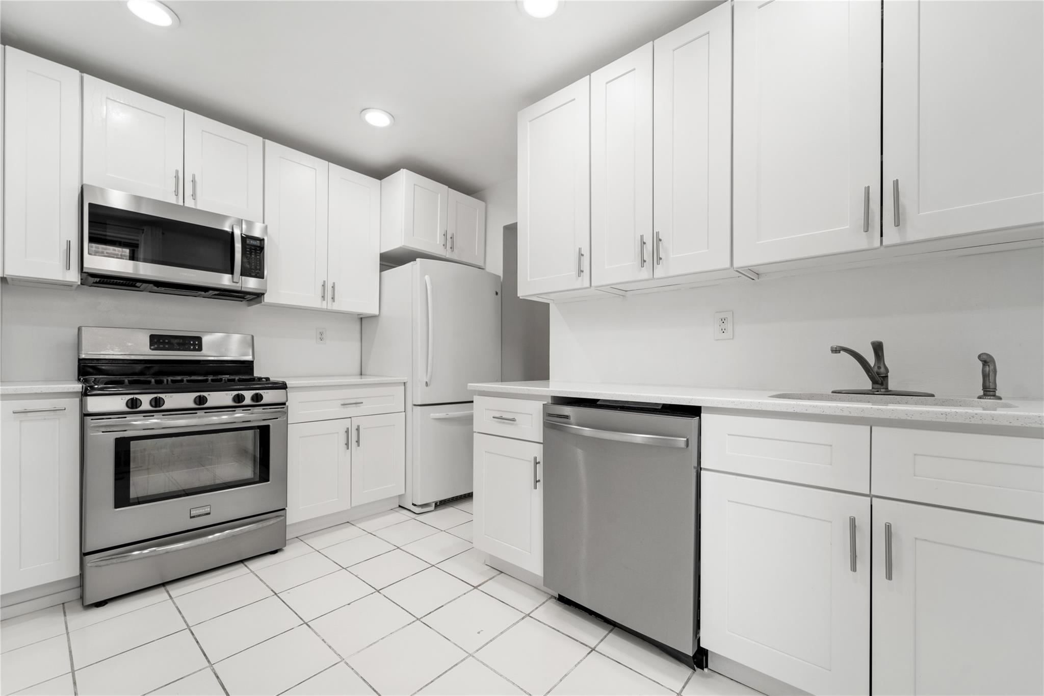 3 Sadore Lane #4G, Yonkers, New York image 6