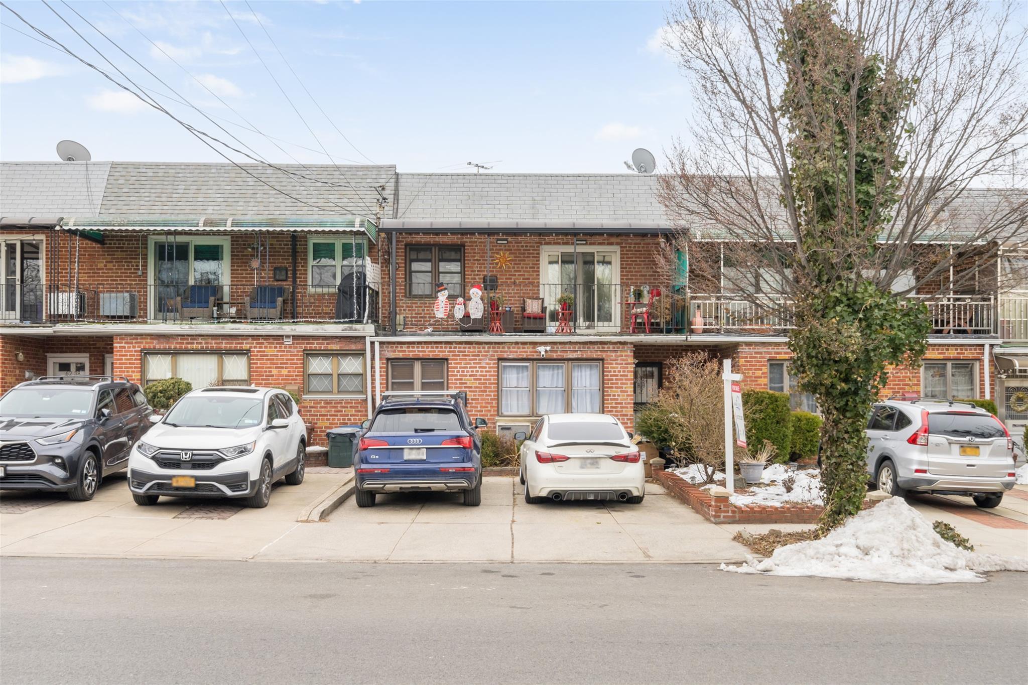 69 Place, Middle Village, Queens, NY - 4 Bedrooms  
3 Bathrooms - 