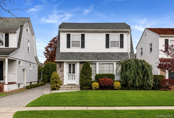 19 STRATFORD AVE, GARDEN CITY, NY 11530 - Image fc9c7e35fa54c3e85e3a0ae78a99ff79/1191421910