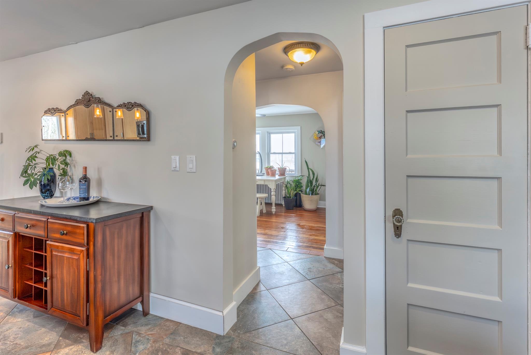 209 W Sackett Street, Port Ewen, New York image 17