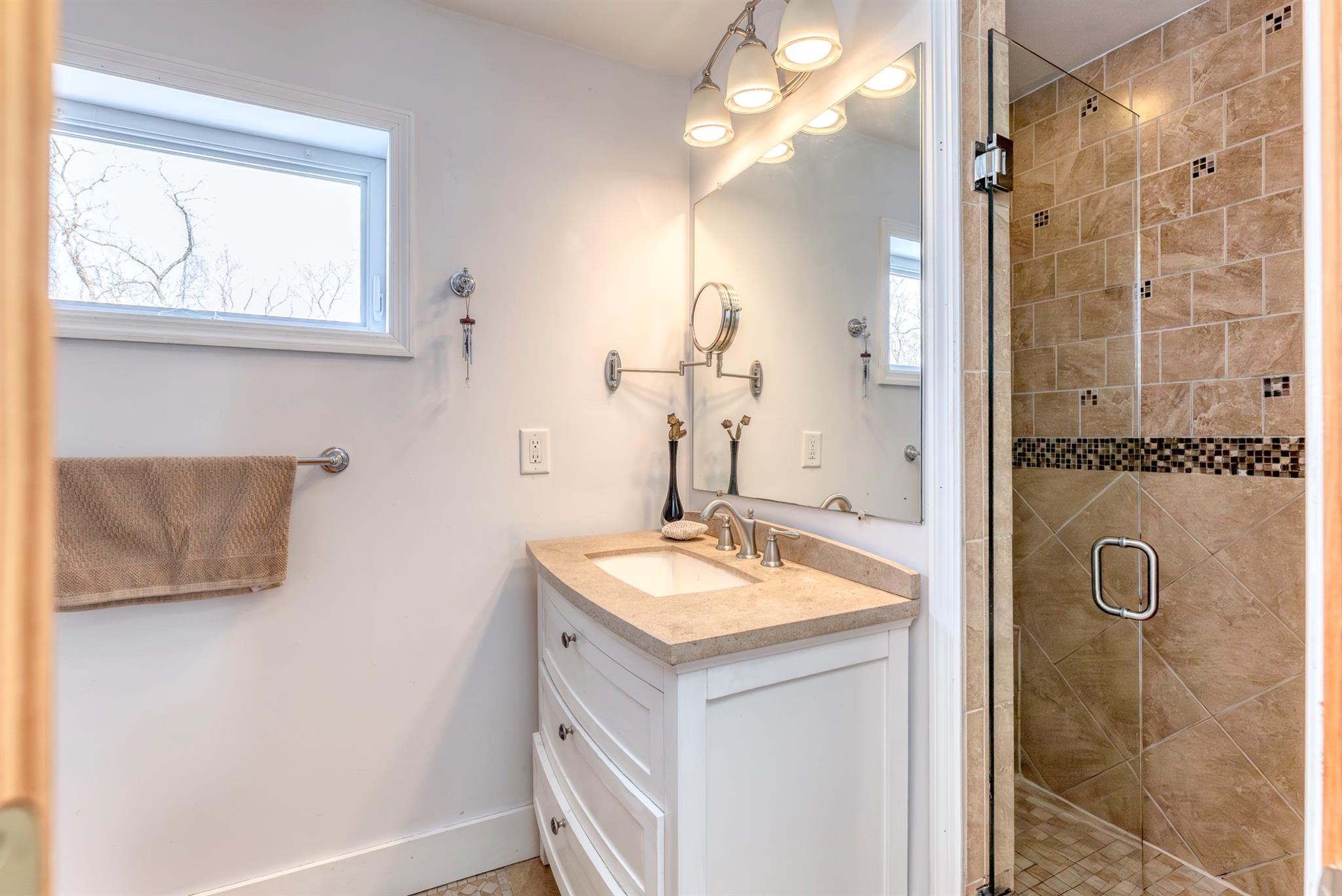 209 W Sackett Street, Port Ewen, New York image 45