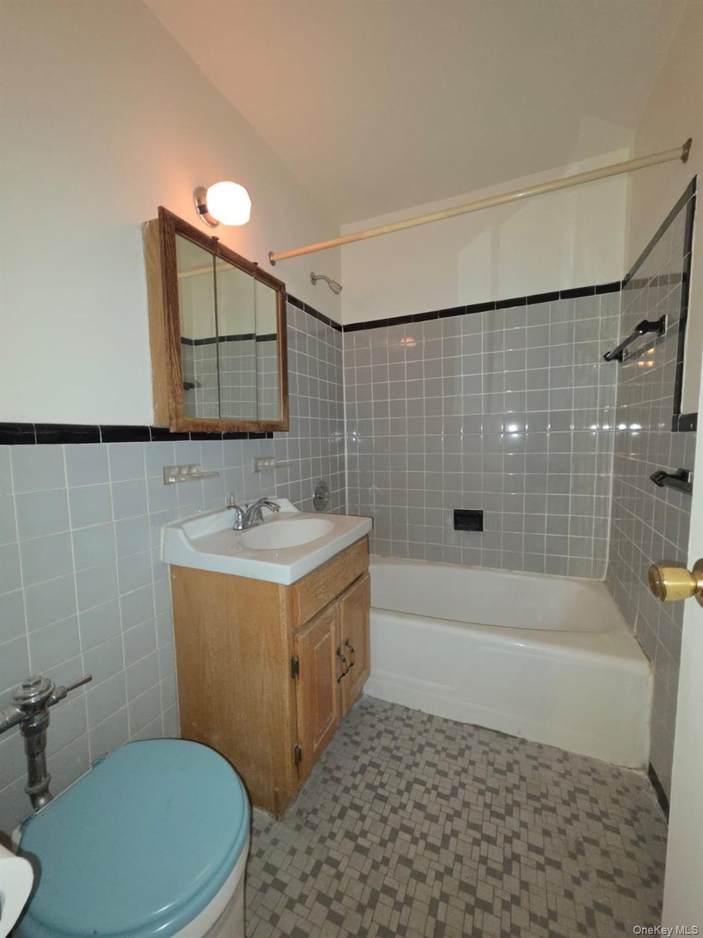 Photo of 679 W 239th ST #3E, Bronx, NY 10463 (MLS # 1041598)