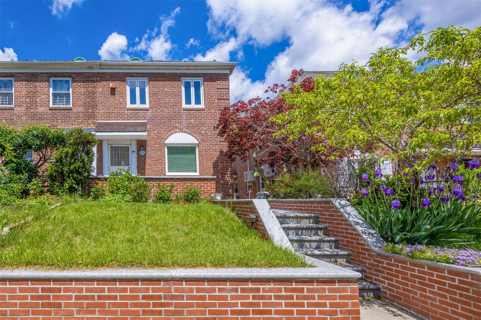 73rd Avenue, Fresh Meadows, Queens, NY - 3 Bedrooms  
3 Bathrooms  
6 Rooms - 