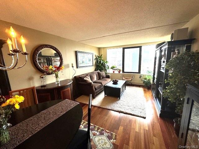 4 Martine Avenue 1402