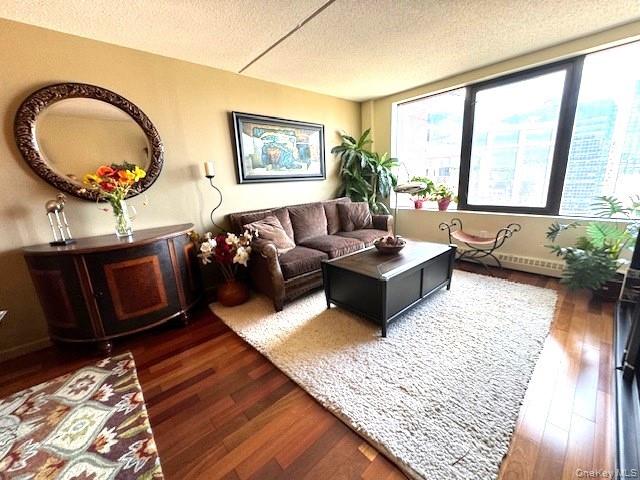 4 Martine Avenue 1402