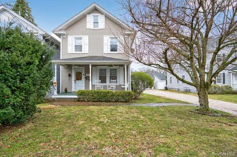 Homes For Sale - 66 Cocks Lane<br/> Locust Valley, NY 11560