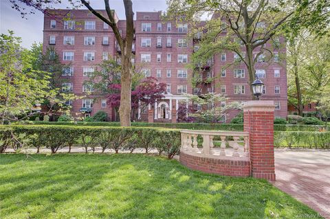 Photo of 77-34 113th Street #6C, Forest Hills, NY 11375 (MLS # 996325)