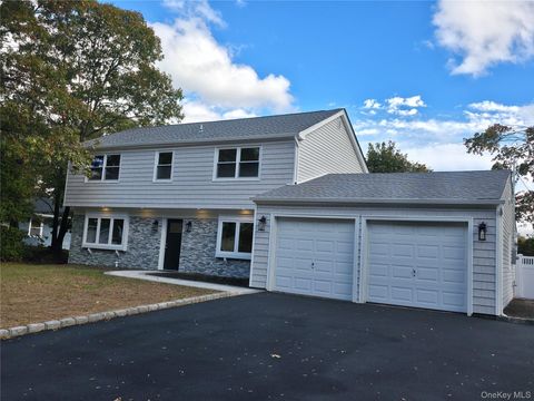 Photo of 5 Bently Lane, Stony Brook, NY 11790 (MLS # 961402)