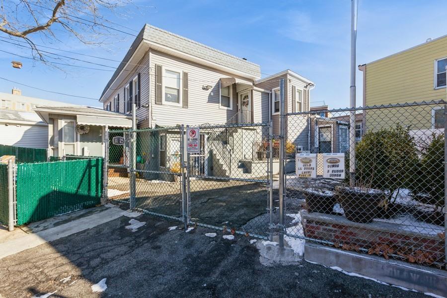 31-25 45th Street St, Astoria, New York image 17