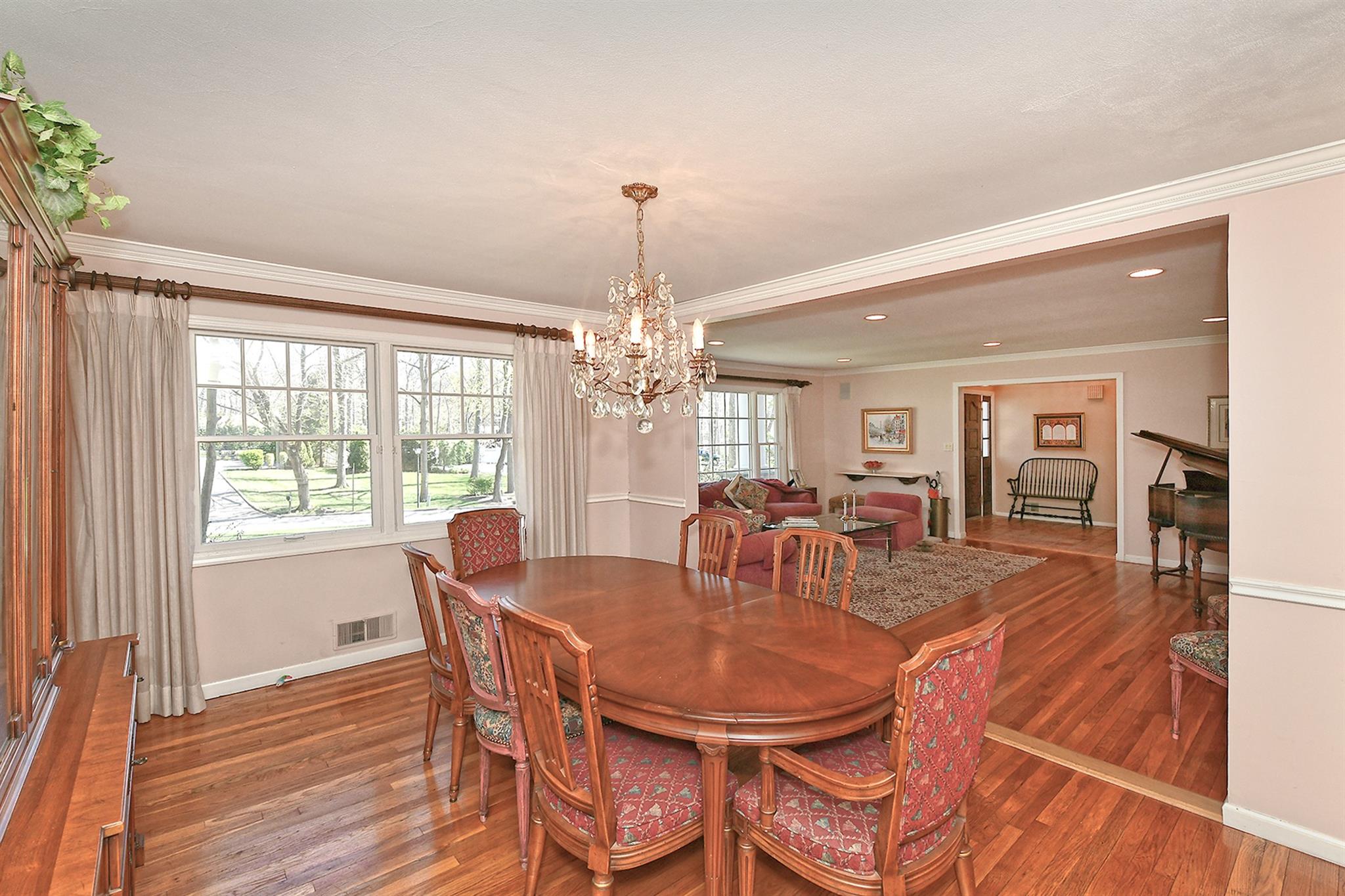 46 Round Tree Drive, Melville, New York image 11