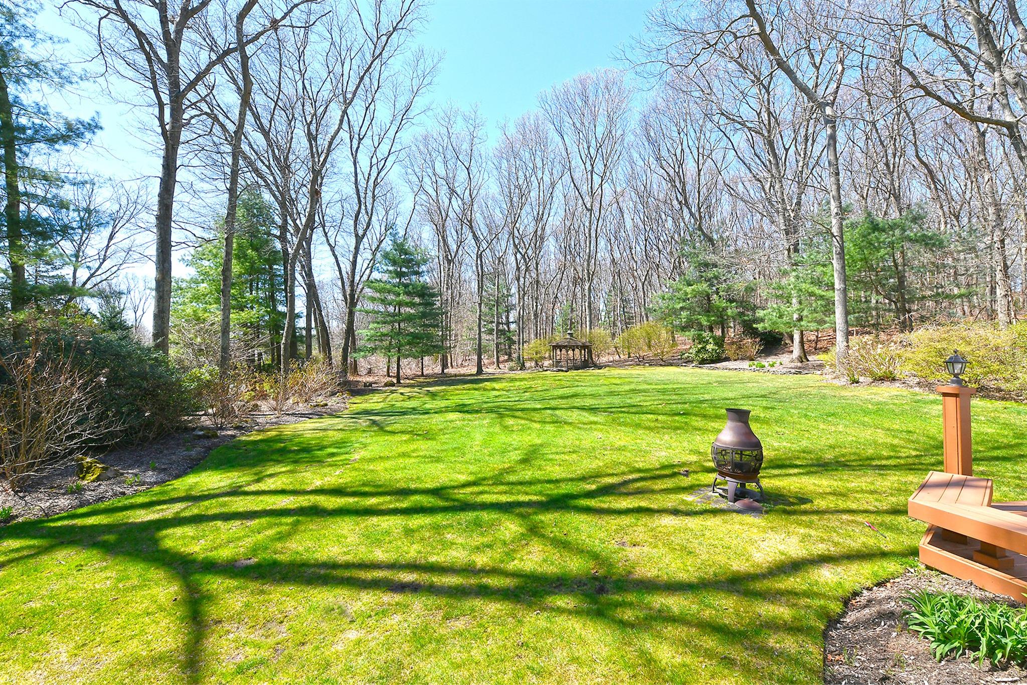 46 Round Tree Drive, Melville, New York image 39