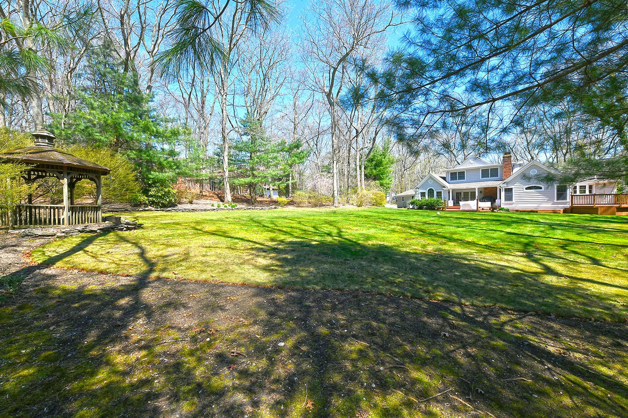 46 Round Tree Drive, Melville, New York image 40