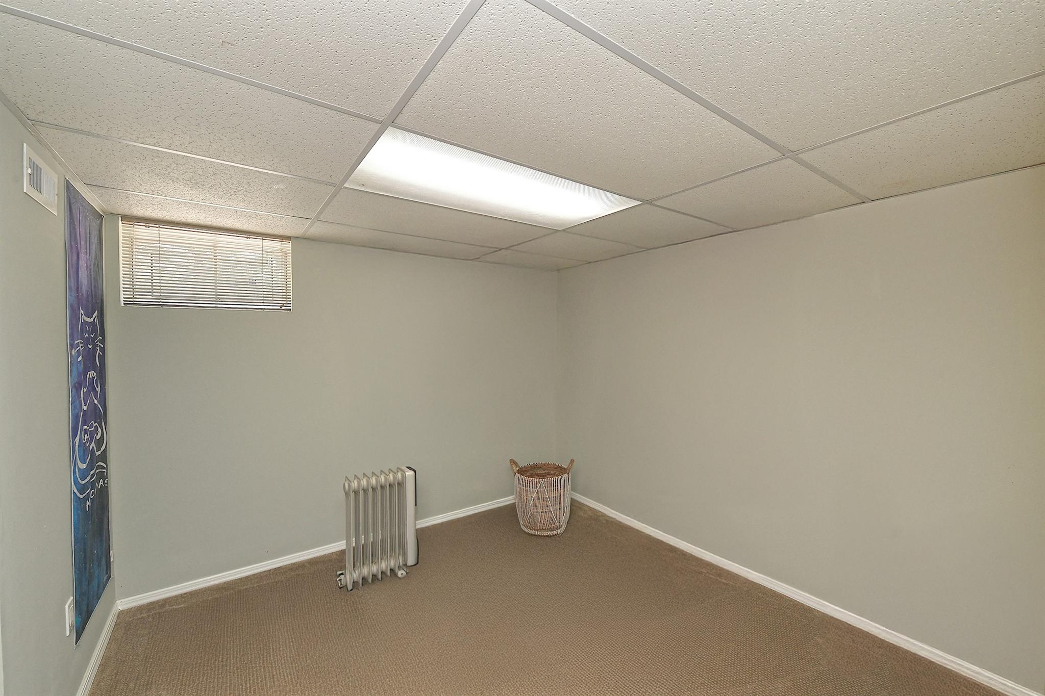 46 Round Tree Drive, Melville, New York image 33