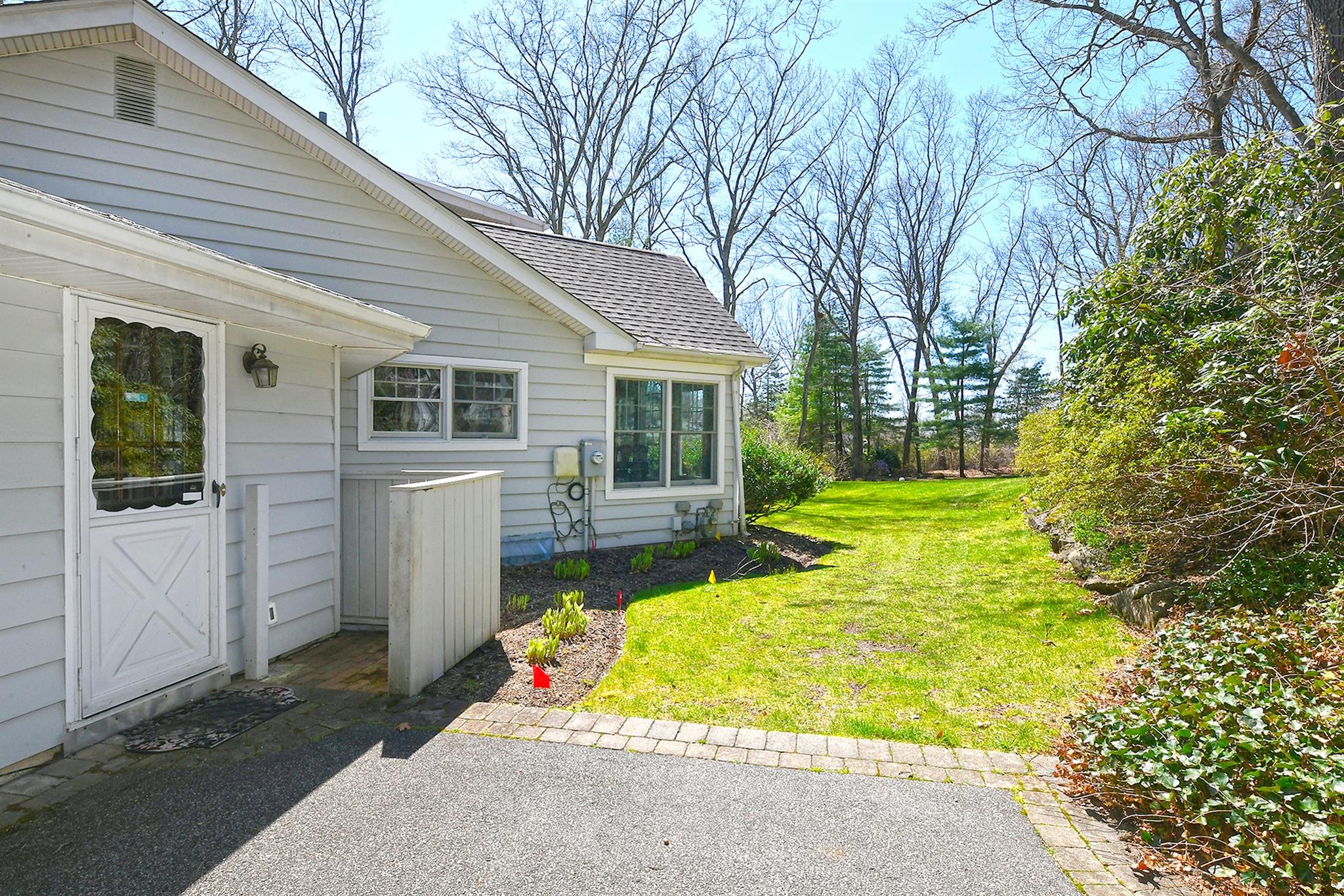 46 Round Tree Drive, Melville, New York image 36
