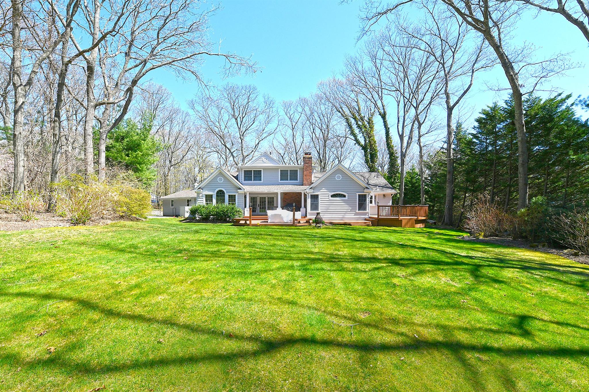 46 Round Tree Drive, Melville, New York image 41
