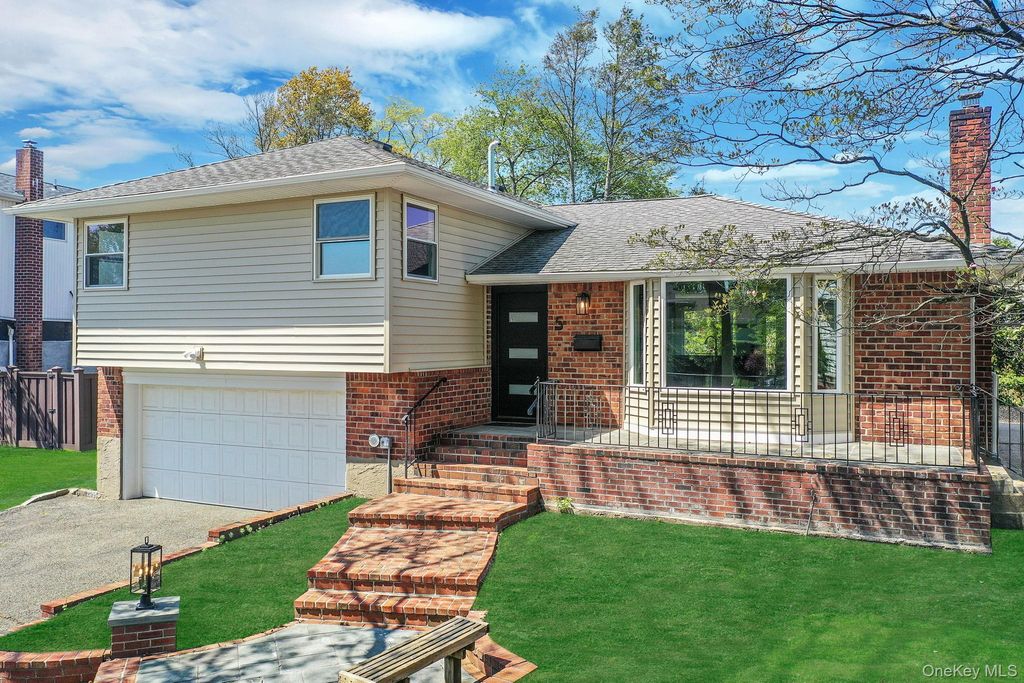 Photo of 5 Warren Place, Plainview, NY 11803 (MLS # 989072)