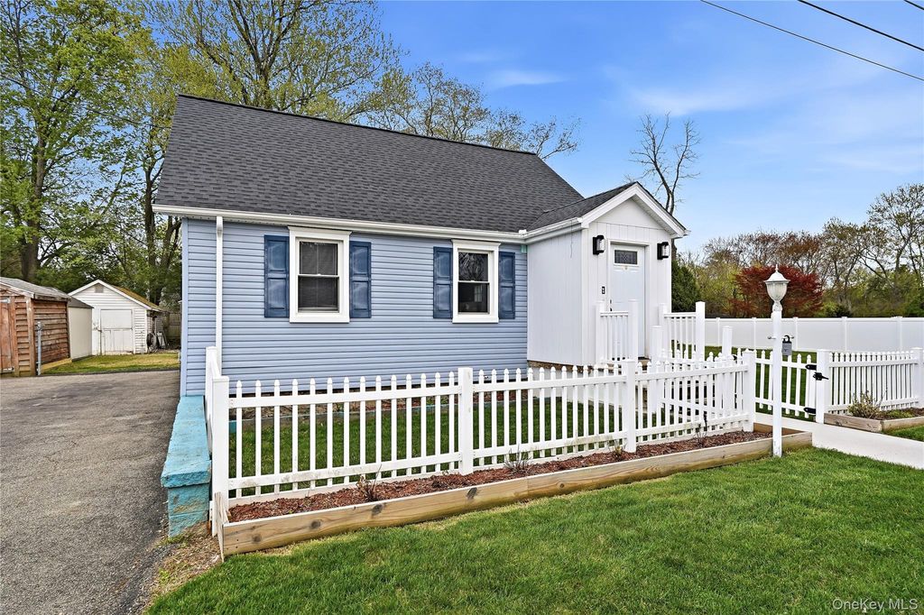 Photo of 6 Dellacona Road, Carmel, NY 10512 (MLS # 989145)