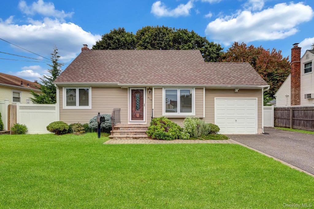 Photo of 316 39th Street, Lindenhurst, NY 11757 (MLS # 1054482)