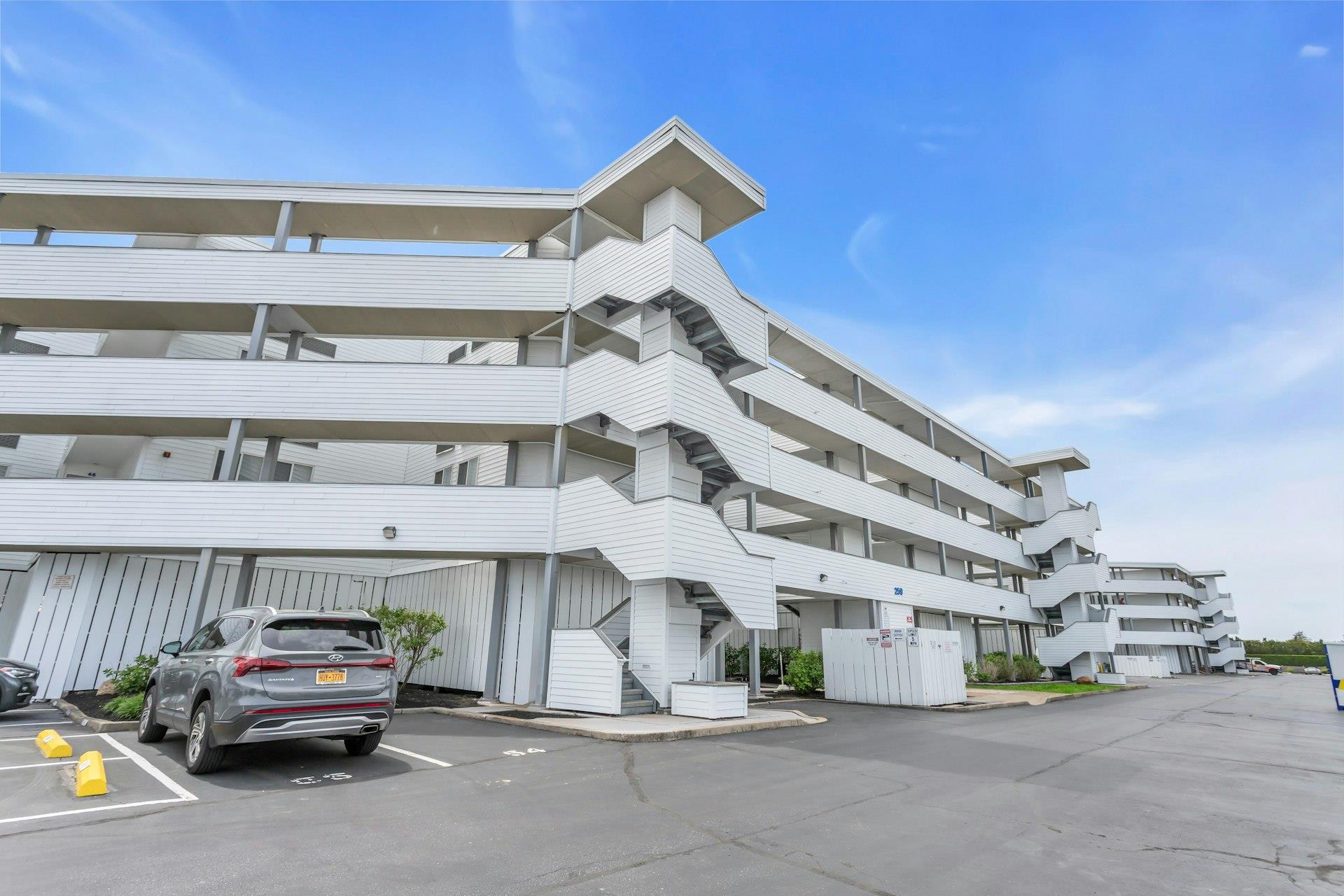 259 Dune Road 128