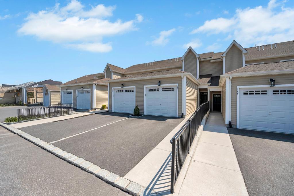 250 Silver Timber Drive #250, Yaphank, New York image 29