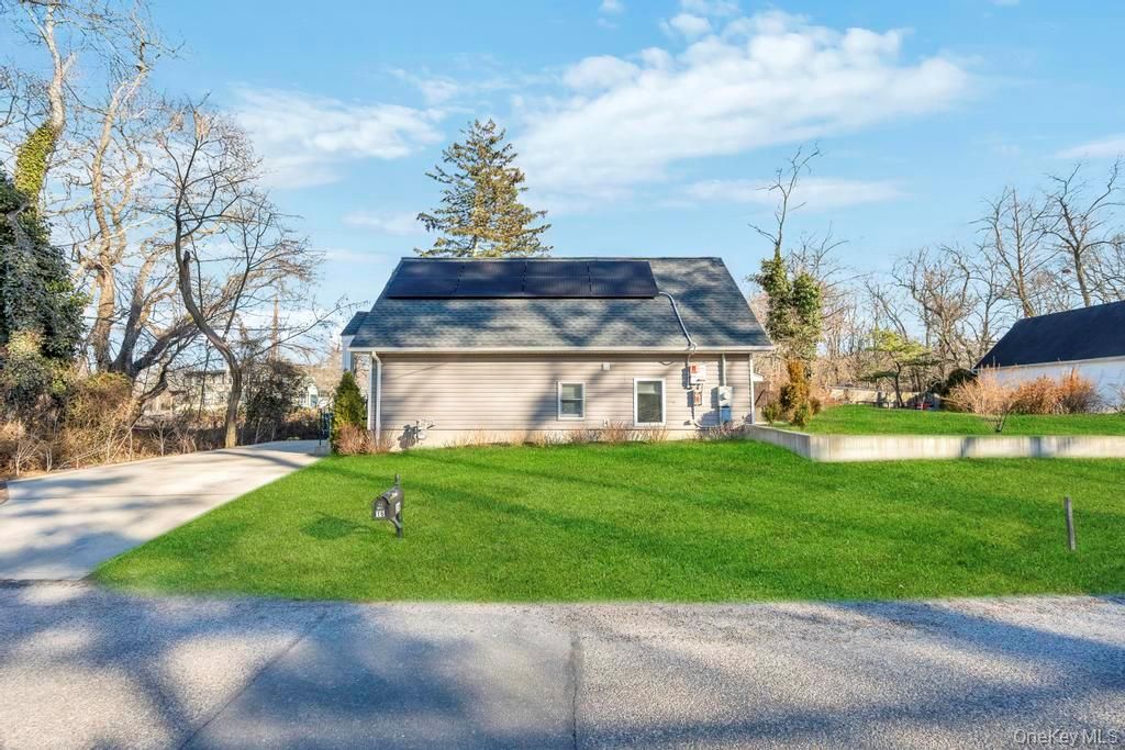 Photo of 16 OAK Avenue, Flanders, NY 11703 (MLS # 951526)