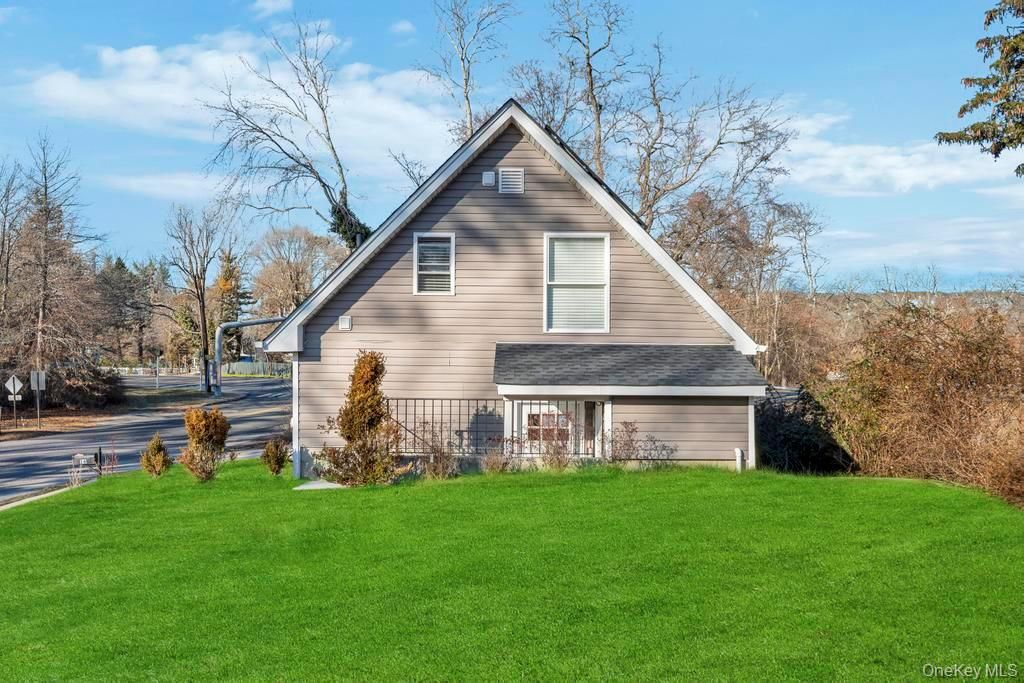 Photo of 16 OAK Avenue, Flanders, NY 11703 (MLS # 951526)