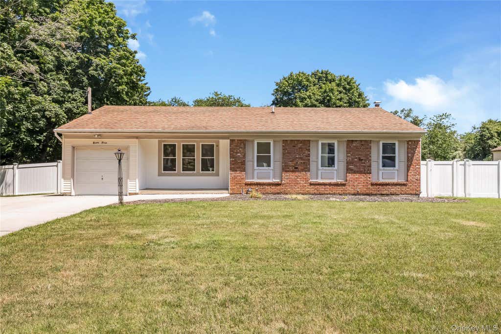 Photo of 93 Raynor Road, Ridge, NY 11961 (MLS # 1031187)