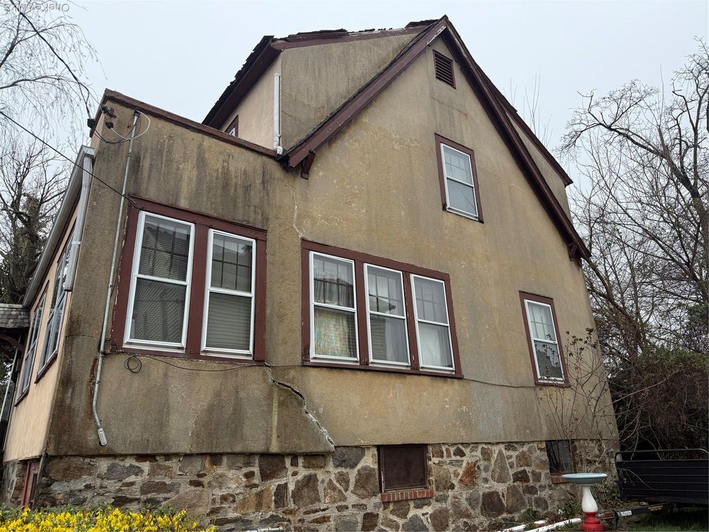 Photo of 33 Morgan Street, New Rochelle, NY 10805 (MLS # 972198)