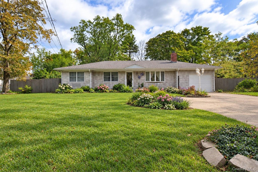 Photo of 1871 Heckscher Avenue, Bay Shore, NY 11706 (MLS # 1063272)