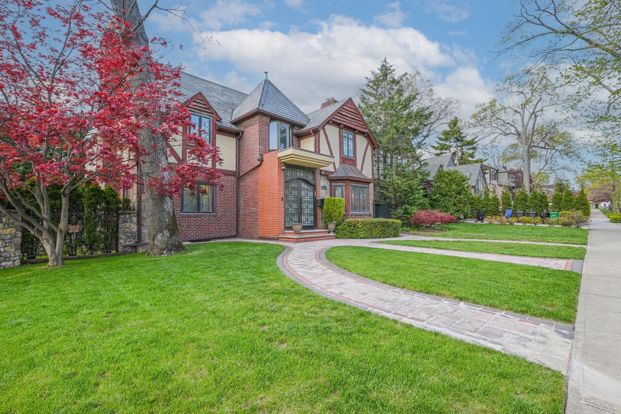 186-03 Chevy Chase Street