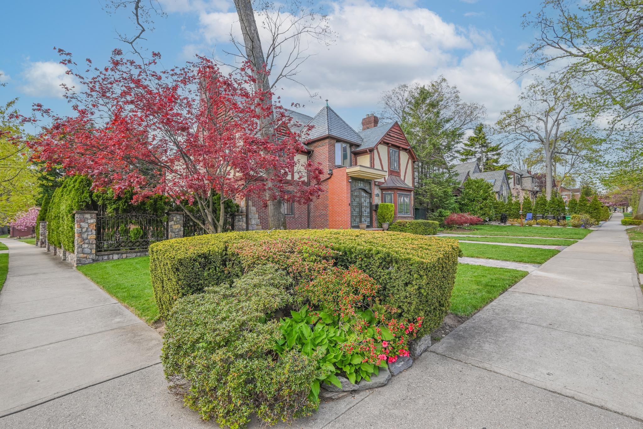 186-03 Chevy Chase Street