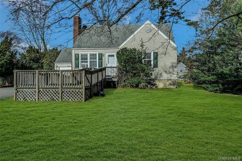 Photo of 11 Doxsee Place, Islip, NY 11751 (MLS # 943598)
