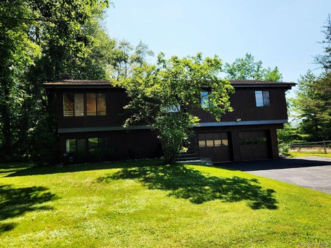 Photo of 2 Mountain View Court, Pomona, NY 10970 (MLS # 1029176)