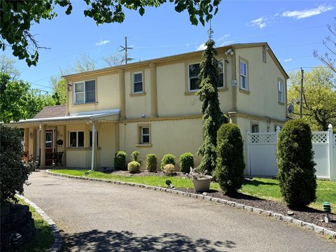 66 Grace Lane Levittown NY 11756