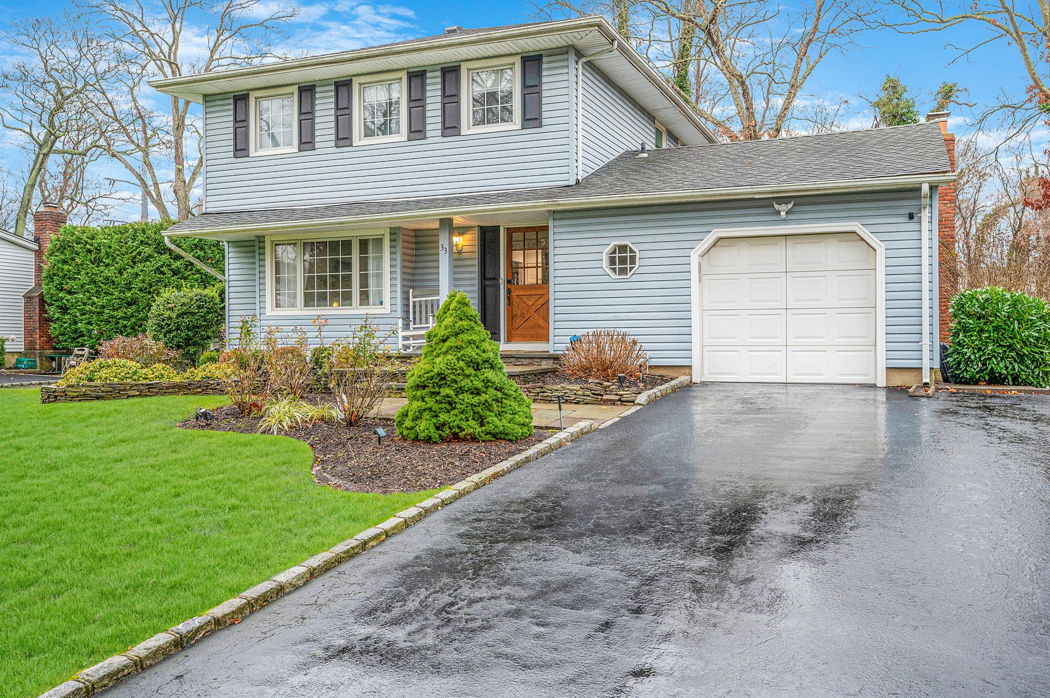 33 Falcon Drive, Hauppauge, New York image 1