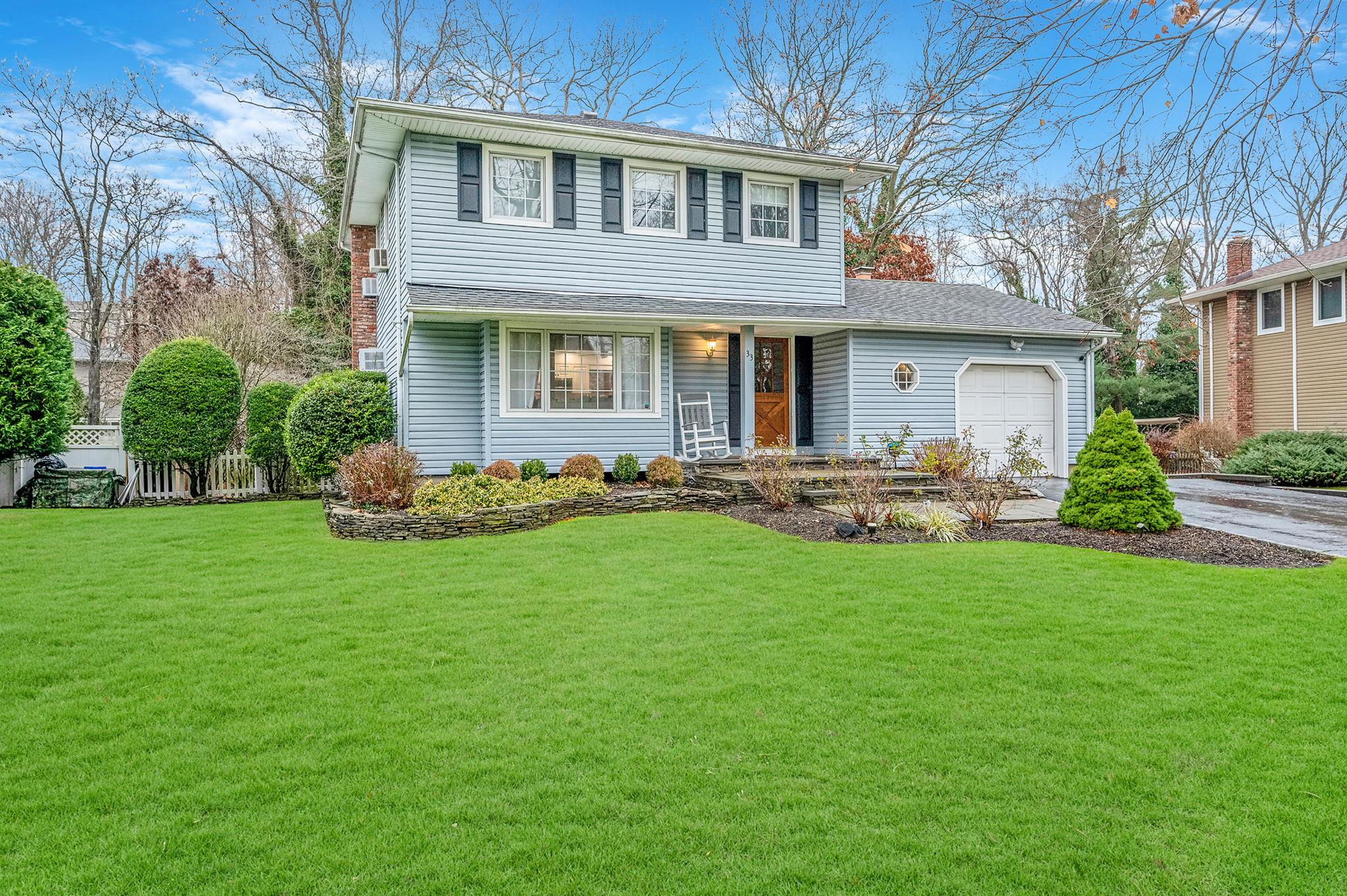 33 Falcon Drive, Hauppauge, New York image 3