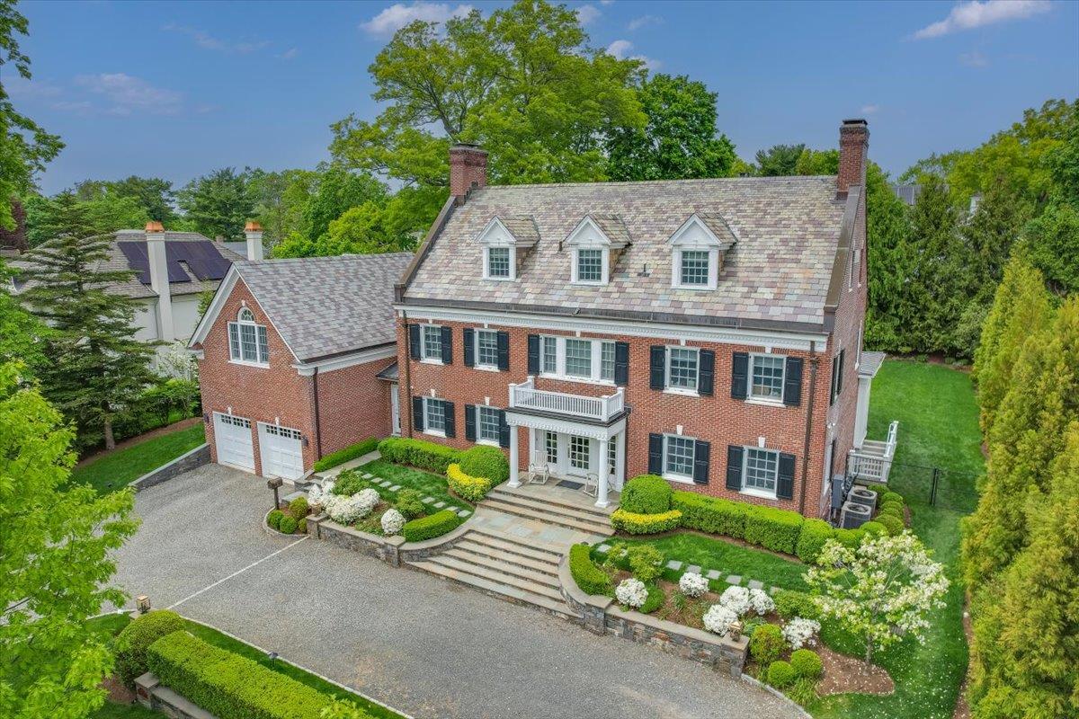 Penn Boulevard, Scarsdale, New York - 6 Bedrooms  
6.5 Bathrooms  
12 Rooms - 