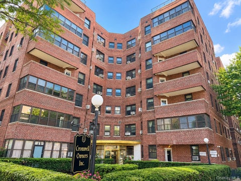 Photo of 69-60 108th Street #519, Forest Hills, NY 11375 (MLS # 1062813)