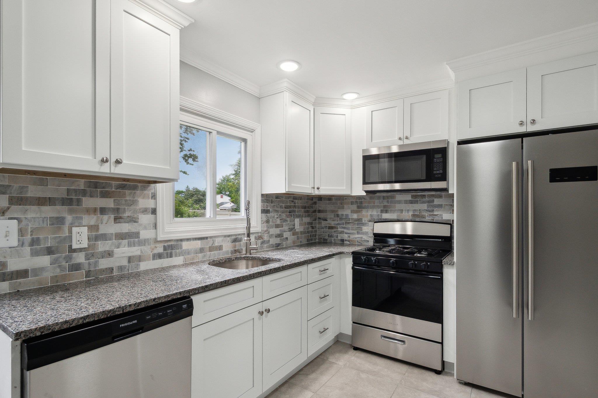 17 21 St Avenue, Bay Shore, New York image 3