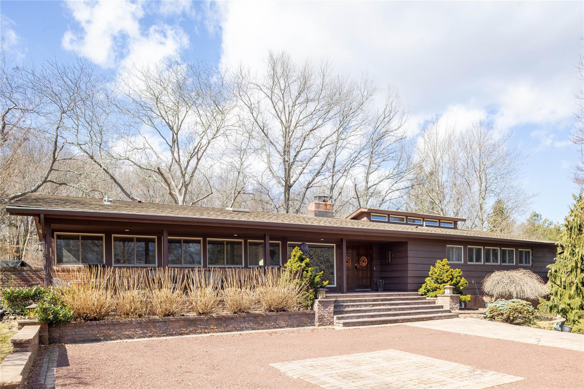 31 Artisan Avenue, South Huntington, New York image 2