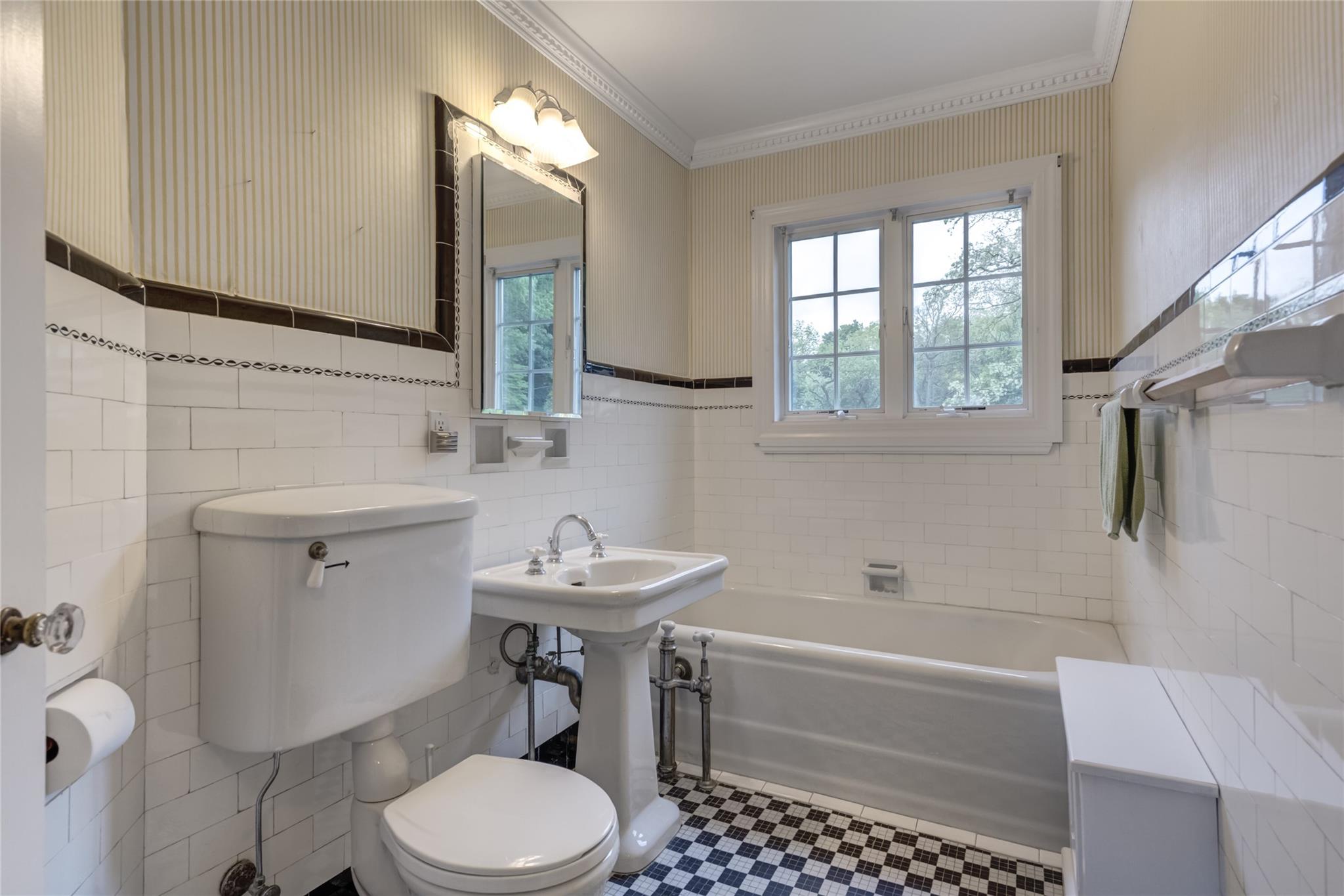 36 Richards Road, Port Washington, New York image 22