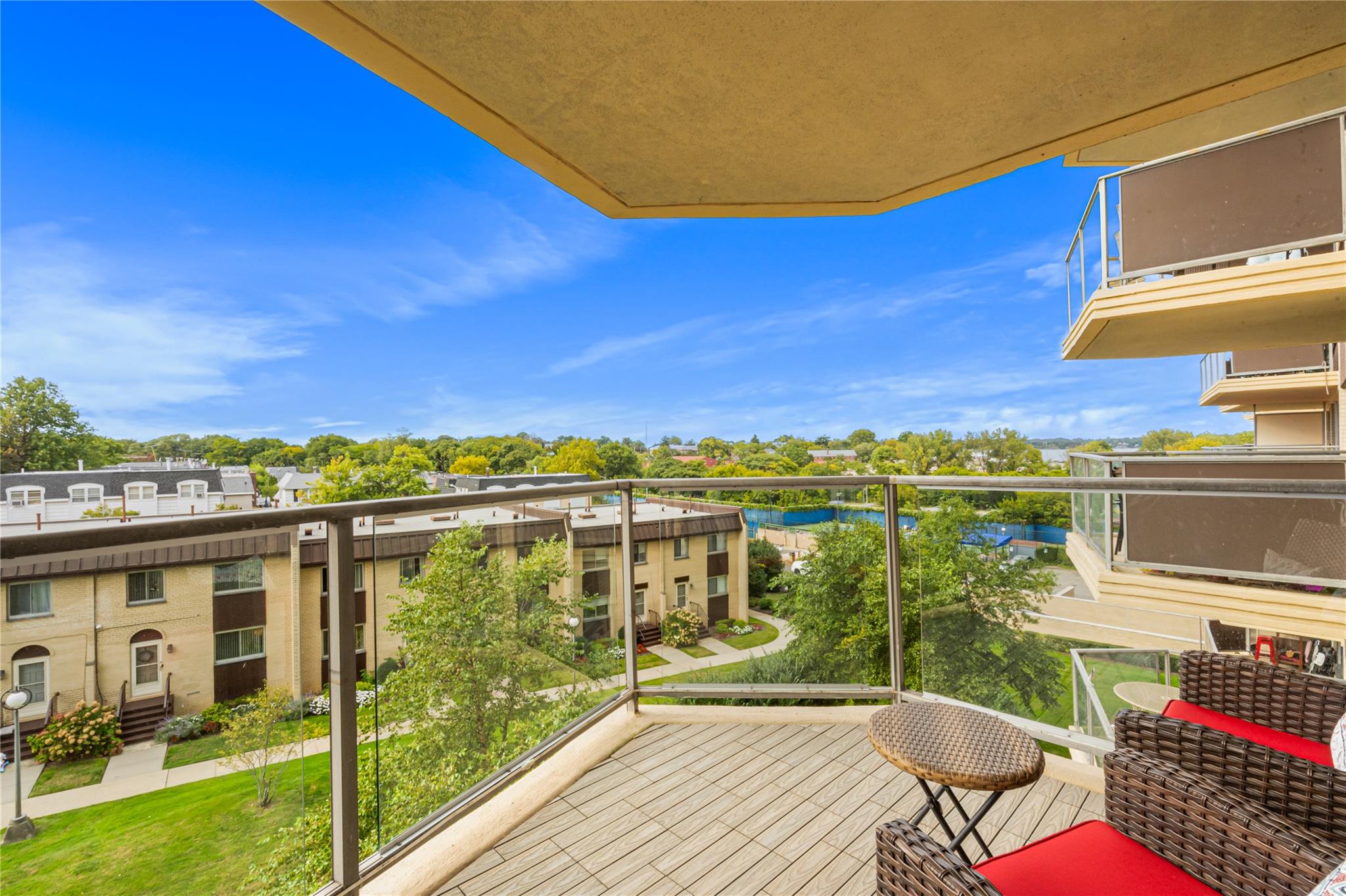 215th Street 4B, Bayside, Queens, NY - 1 Bedrooms  
1 Bathrooms  
3 Rooms - 