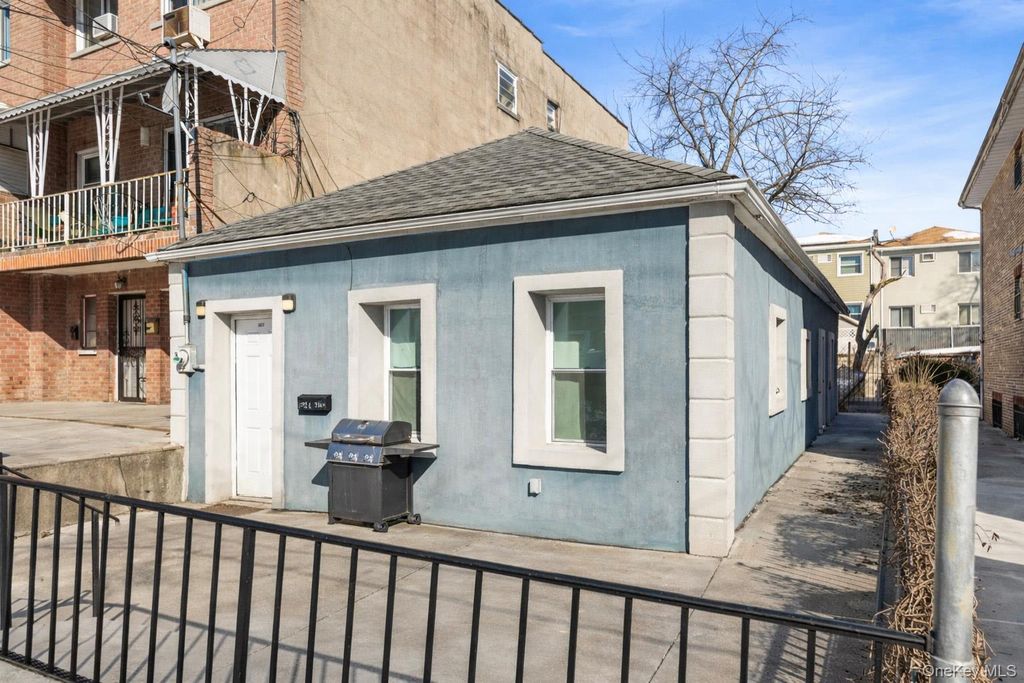 Photo of 1031 E 216th Street, Bronx, NY 10469 (MLS # 958823)