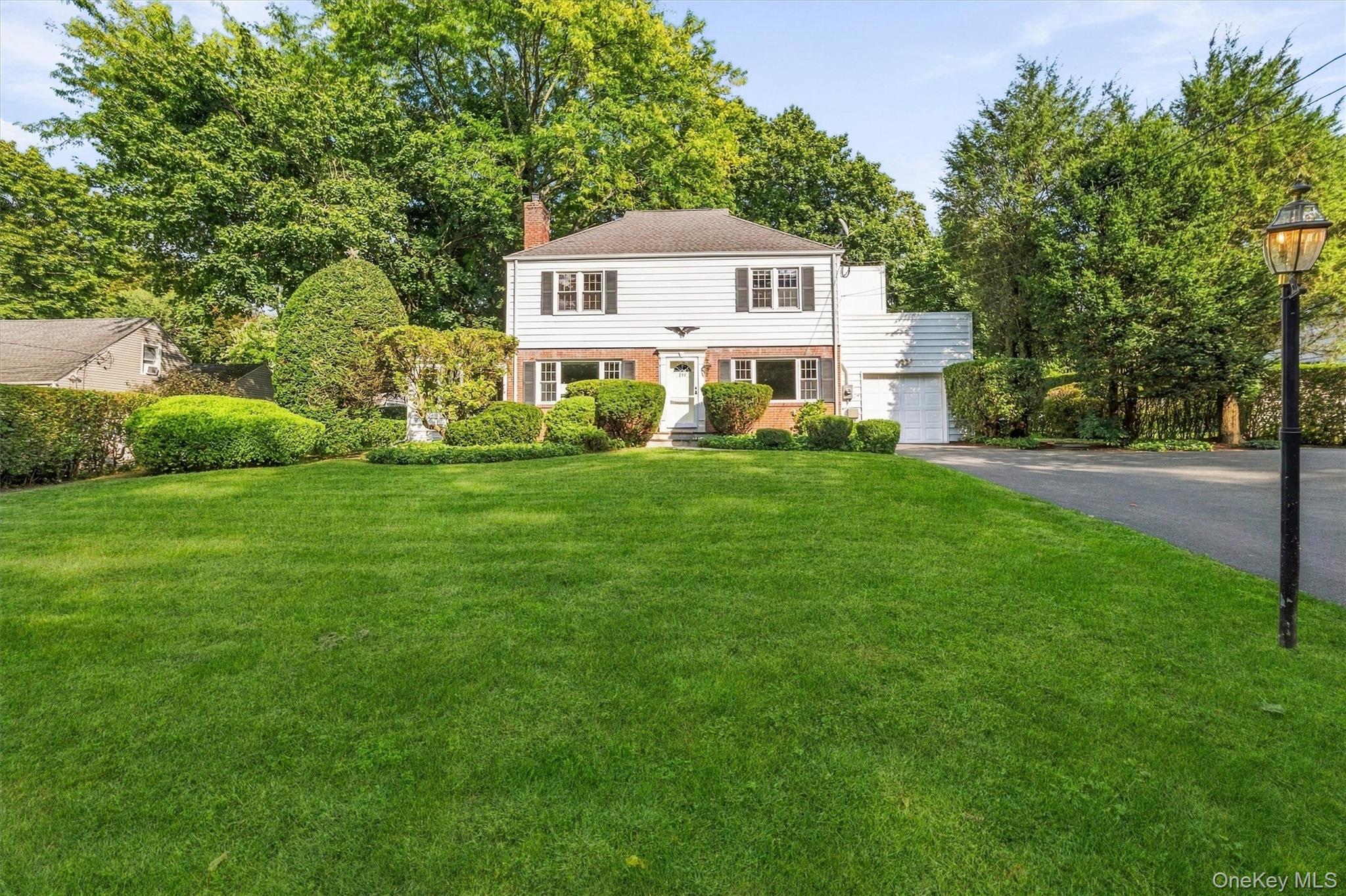 999 Knollwood Road
