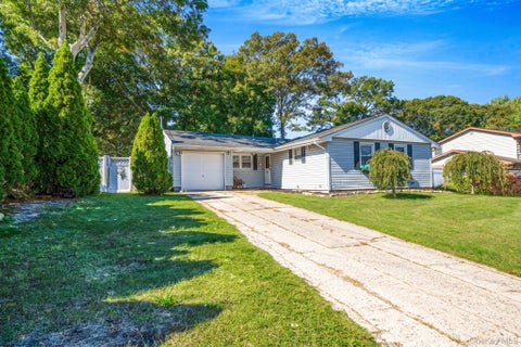 Photo of 12 Mountain Street, Ronkonkoma, NY 11779 (MLS # 1061438)