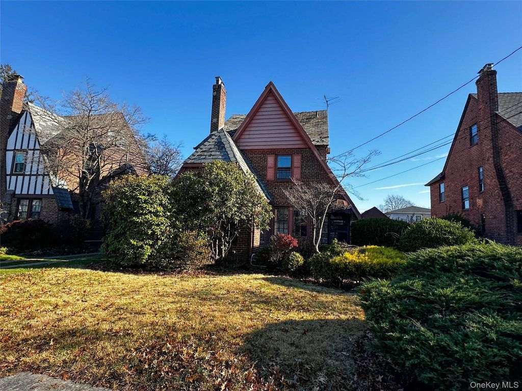 Photo of 192 Brixton Road S, Garden City, NY 11530 (MLS # 943822)