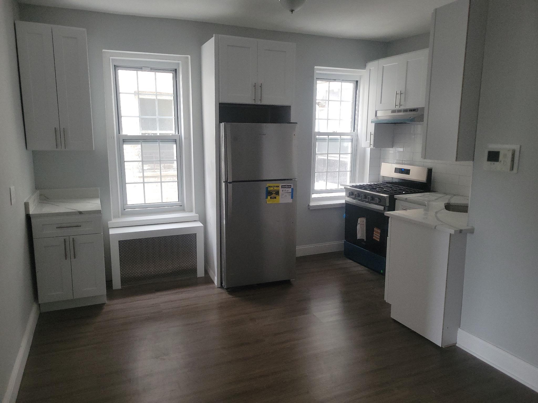 Property for Sale at Elmhurst Avenue D15, Elmhurst, Queens, NY - Bedrooms: 2 
Bathrooms: 1 
Rooms: 5  - $425,000