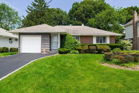 Homes For Rent - 531 Surrey Place<br/> Oceanside, NY 11572